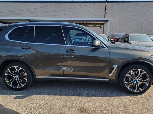 Used 2024 BMW X5 sDrive40i w/ Premium Package RWD image 3