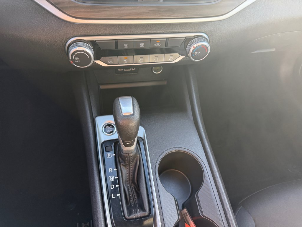 Used 2025 Nissan Altima 2.5 SV FWD image 11