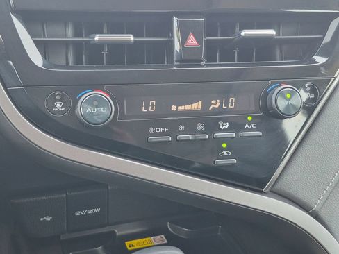 Used 2022 Toyota Camry XSE FWD image 23