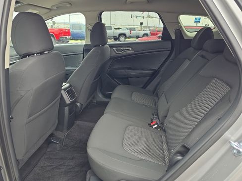 Used 2025 Kia Sportage LX AWD/4WD image 19
