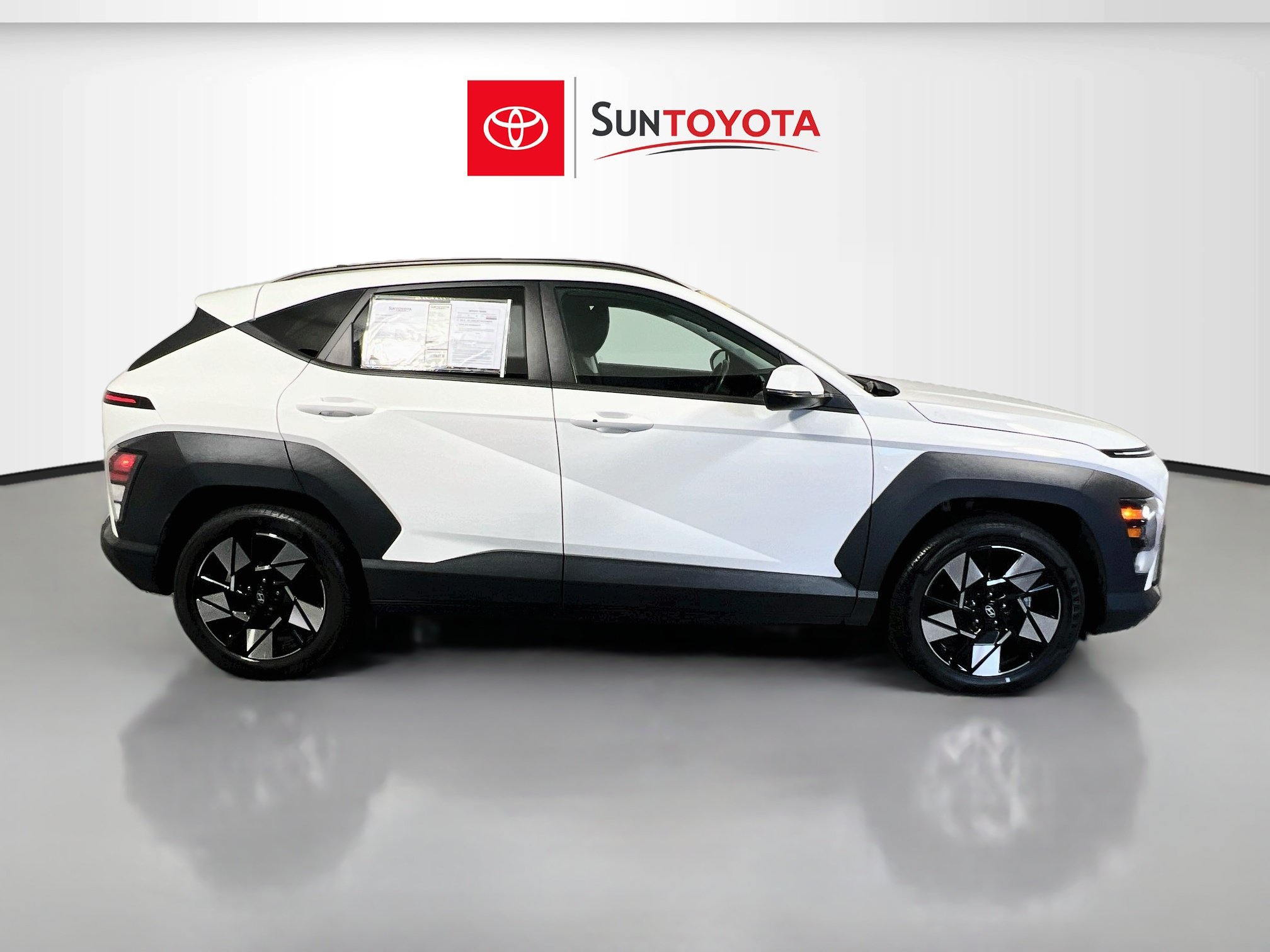 Used 2024 Hyundai Kona SEL FWD image 2