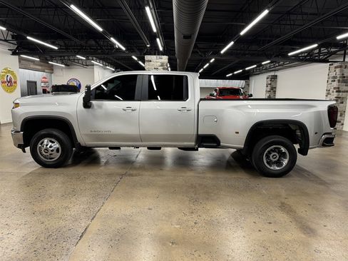 Used 2022 Chevrolet Silverado 3500 LT w/ Convenience Package AWD/4WD image 4