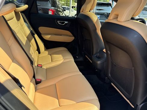 Used 2019 Volvo XC60 T6 Momentum w/ Multimedia Package AWD/4WD image 28