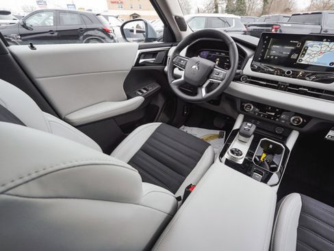 New 2026 Mitsubishi Outlander SE image 48