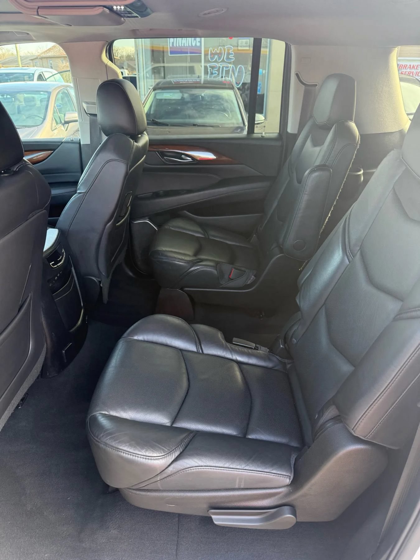 Used 2017 Cadillac Escalade ESV Luxury AWD/4WD image 17
