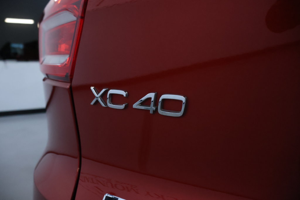 Used 2020 Volvo XC40 T5 R-Design AWD/4WD image 10
