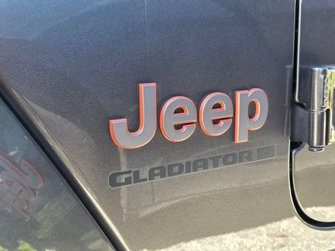 Used 2025 Jeep Gladiator Mojave AWD/4WD image 4