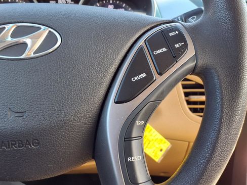 Used 2013 Hyundai Elantra GLS w/ Preferred Pkg image 15