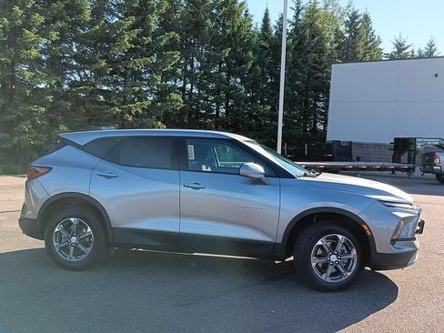 Used 2025 Chevrolet Blazer LT AWD/4WD image 19