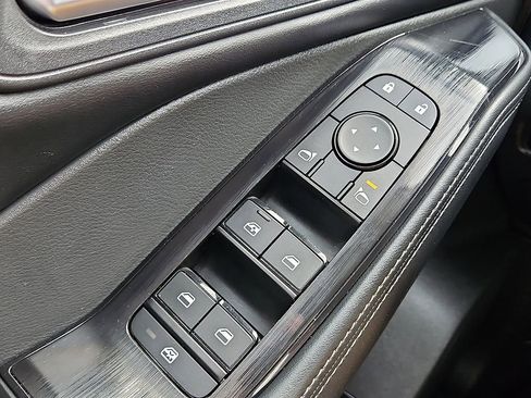 Used 2025 Nissan Rogue SV FWD image 23