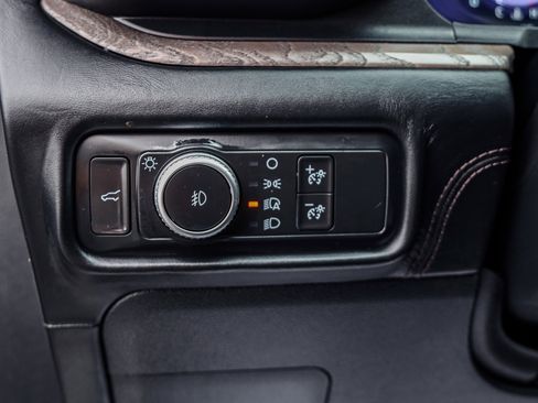 Certified 2020 Ford Explorer Platinum w/ Premium Technology Package image 14