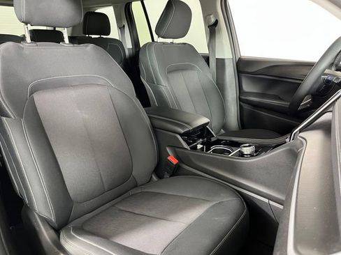 Used 2023 Jeep Grand Cherokee Laredo AWD/4WD image 43