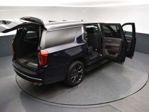 Used 2023 GMC Yukon XL Denali w/ Denali Reserve Package image 29