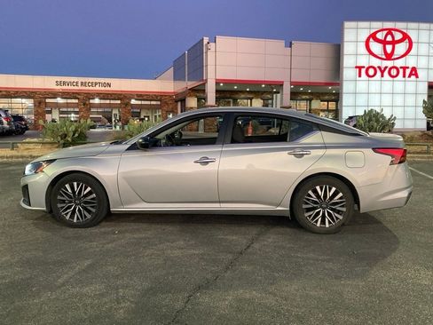 Used 2024 Nissan Altima 2.5 SV image 6