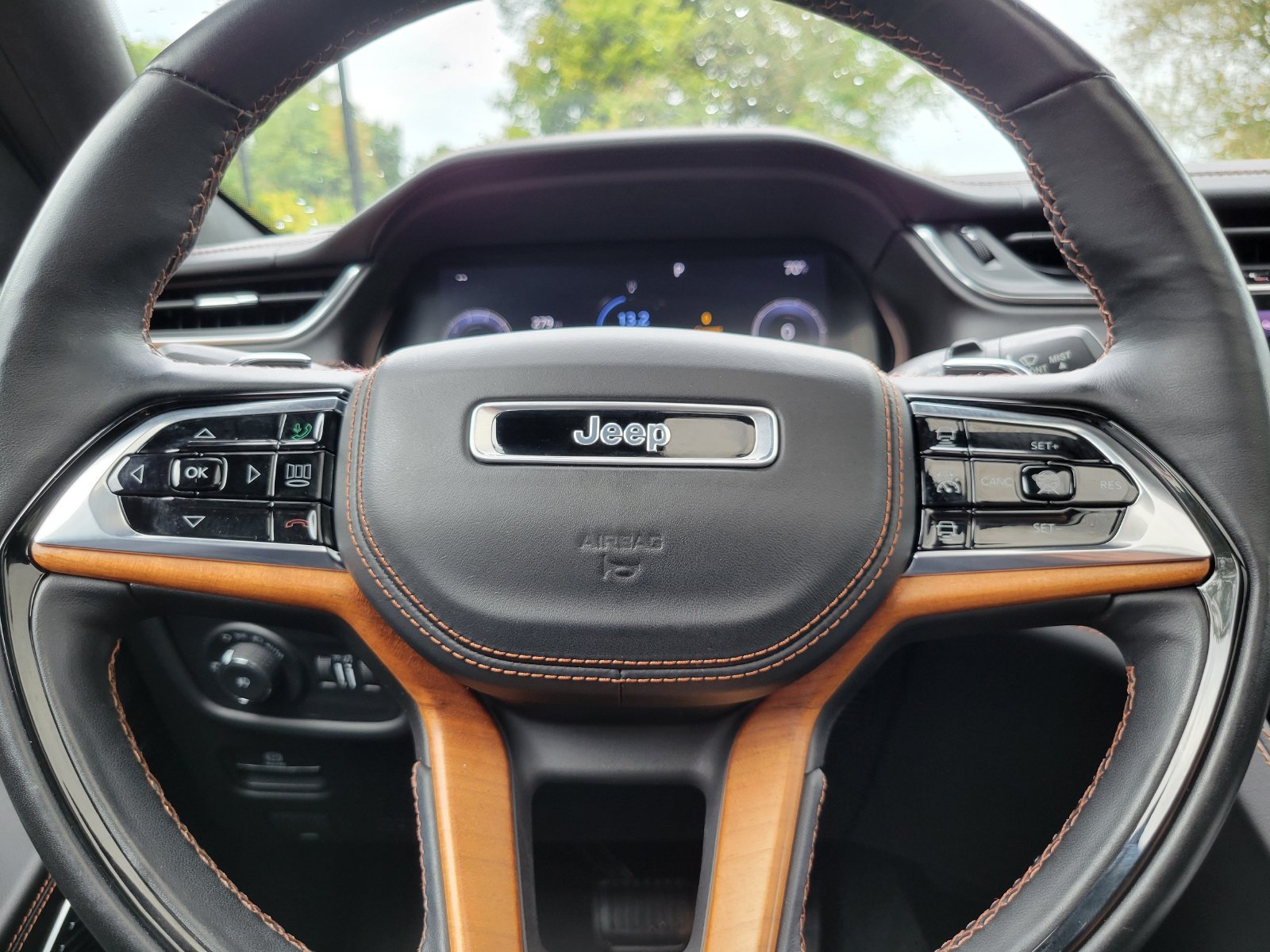 Used 2021 Jeep Grand Cherokee L Summit AWD/4WD image 15