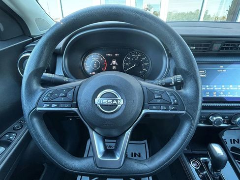 Used 2024 Nissan Kicks SV image 11