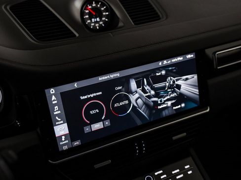 Used 2019 Porsche Cayenne Turbo image 32