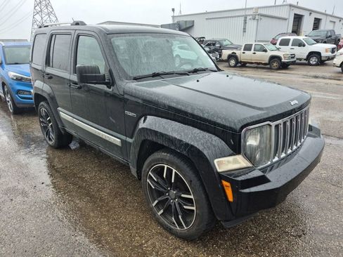Used 2012 Jeep Liberty Limited Jet w/ Comfort/Convenience Group image 4