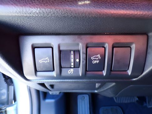 Used 2024 Subaru Outback Premium AWD/4WD image 18