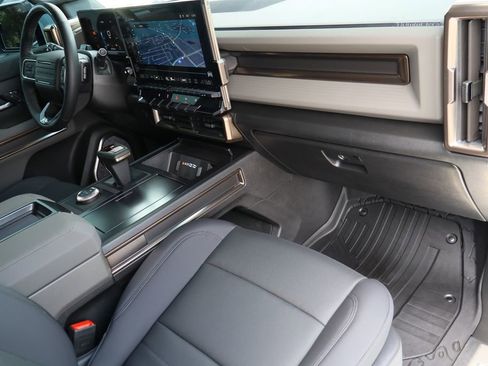Certified 2025 GMC Hummer EV 3X AWD/4WD image 36