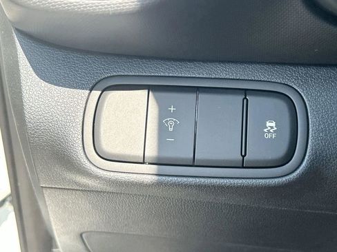 Used 2026 Hyundai Venue SE FWD image 28