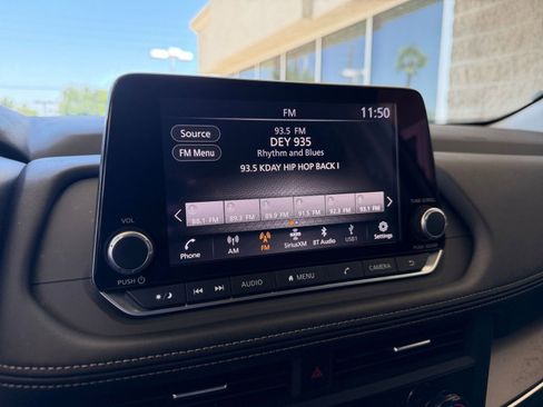 Used 2025 Nissan Rogue SV FWD image 20