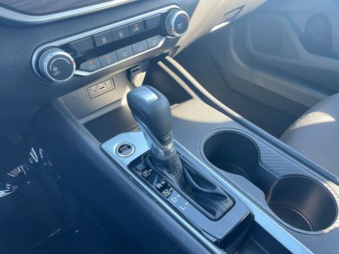 Used 2025 Nissan Altima 2.5 SV FWD image 41