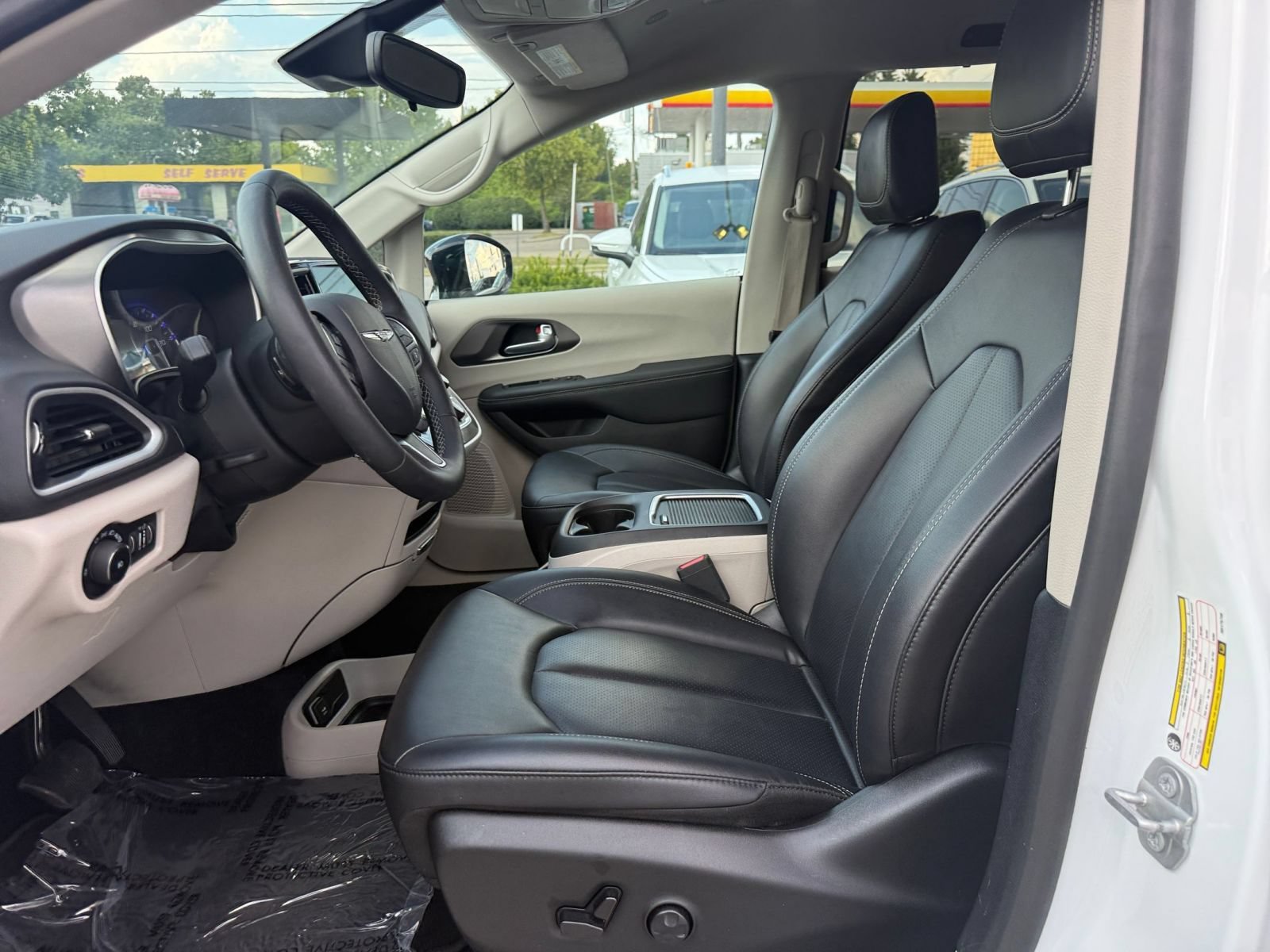 Used 2024 Chrysler Pacifica Touring-L FWD image 28