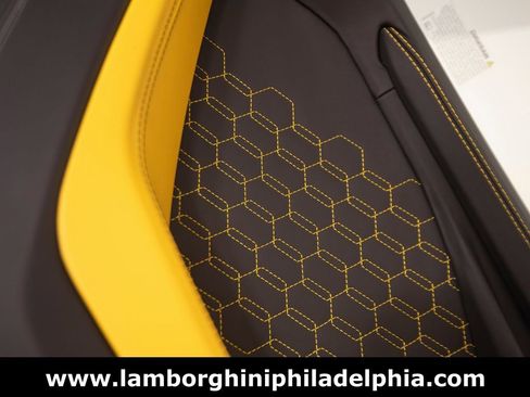 Used 2024 Lamborghini Revuelto image 15