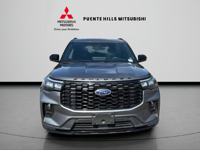 Used 2025 Ford Explorer ST-Line AWD/4WD image 2