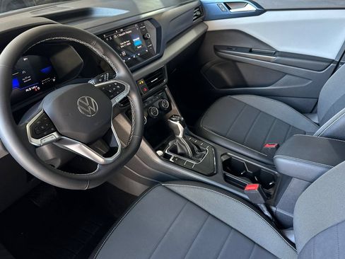 Used 2023 Volkswagen Taos SE w/ Panoramic Sunroof Package FWD image 10