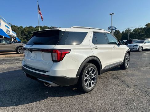New 2027 Ford Explorer Platinum AWD/4WD image 3