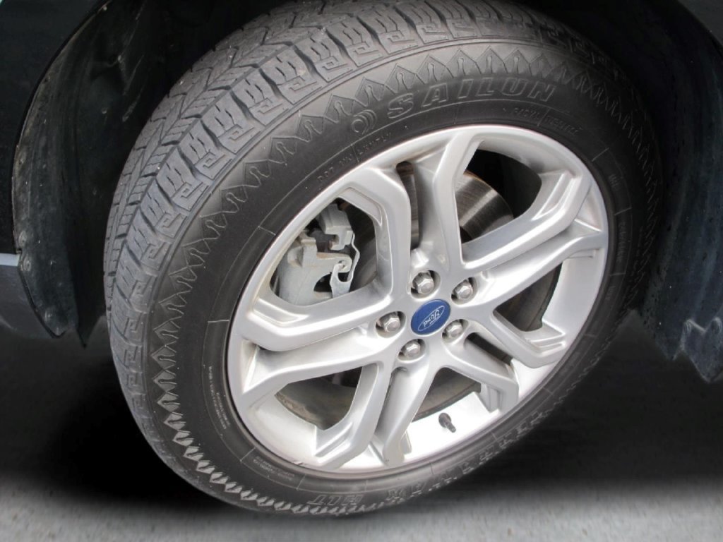 Used 2018 Ford Edge Titanium w/ Equipment Group 301A FWD image 25