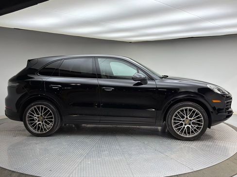 Used 2023 Porsche Cayenne image 3