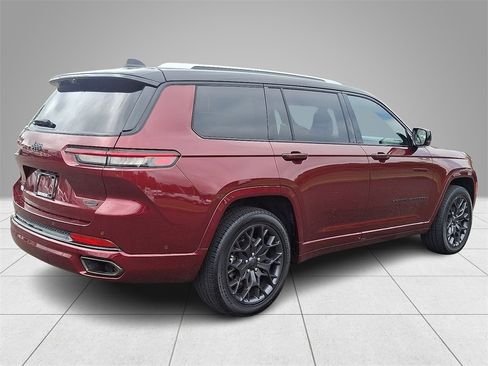 Used 2023 Jeep Grand Cherokee L Summit w/ Advanced Protech Group IV image 4