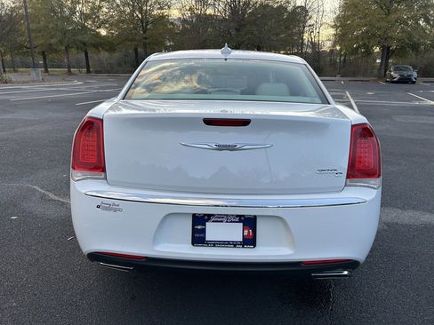 Used 2016 Chrysler 300 C image 18