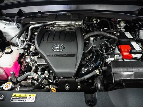 Used 2024 Toyota Grand Highlander AWD image 26