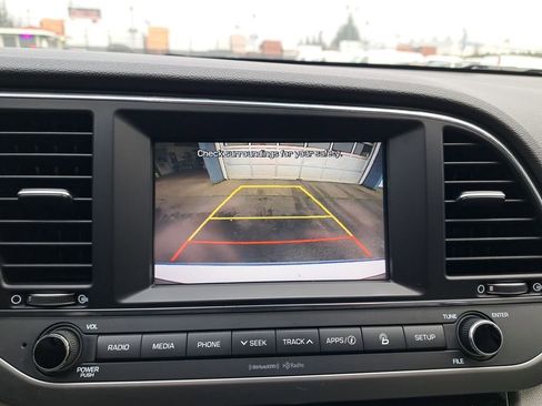 Used 2017 Hyundai Elantra Limited image 25