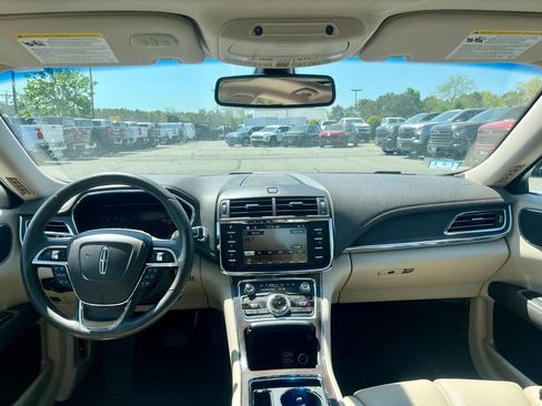Used 2017 Lincoln Continental Select w/ Climate Package AWD/4WD image 19