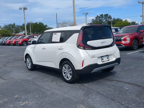 Used 2025 Kia Soul LX FWD image 8