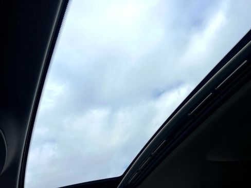 Used 2011 Mercedes-Benz GL 550 4MATIC image 23