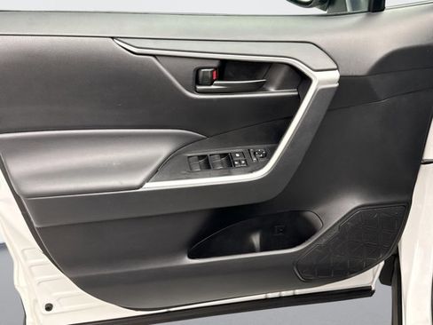 Used 2024 Toyota RAV4 LE image 9