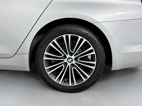 Used 2018 BMW 530i xDrive image 31
