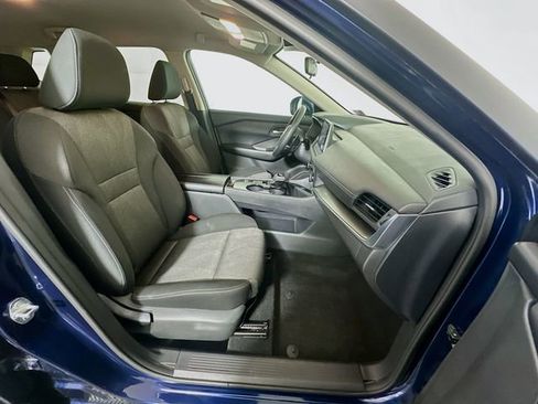 Used 2024 Nissan Rogue SV image 26