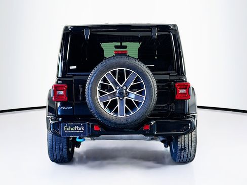 Used 2023 Jeep Wrangler Unlimited Sahara AWD/4WD image 7