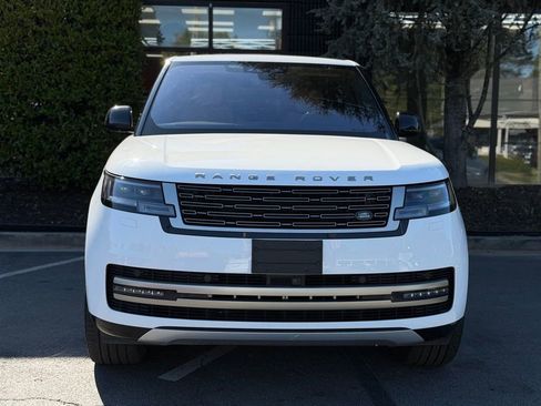 Used 2023 Land Rover Range Rover SE image 3