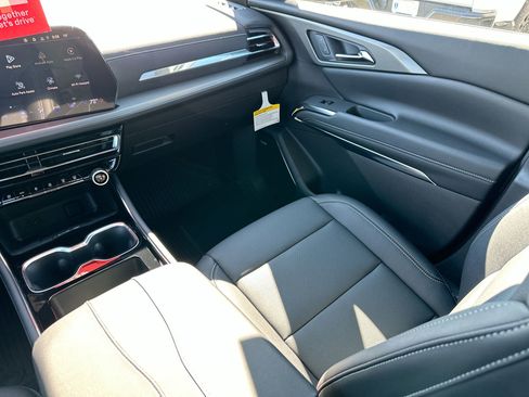 New 2026 Chevrolet Traverse LT image 15