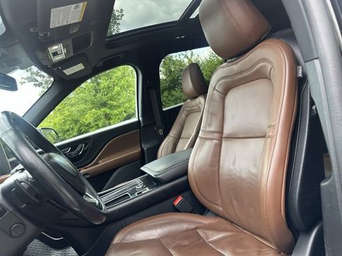 Used 2022 Lincoln Aviator Reserve w/ Equipment Group 201A image 9