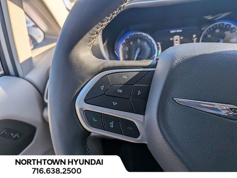 Used 2024 Chrysler Pacifica Touring-L image 30