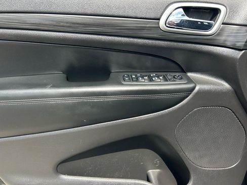 Used 2019 Jeep Grand Cherokee Altitude RWD image 6